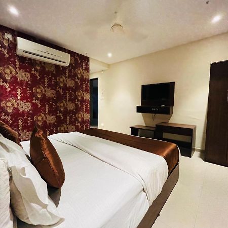 Hotel Nova Vesu 苏拉特 外观 照片