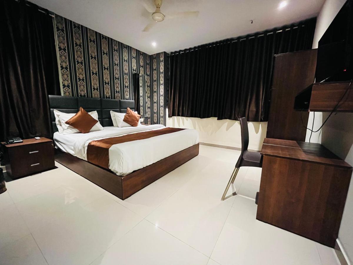 Hotel Nova Vesu 苏拉特 外观 照片