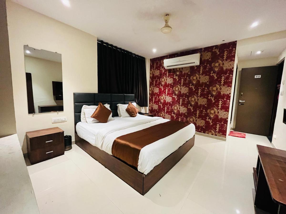 Hotel Nova Vesu 苏拉特 外观 照片