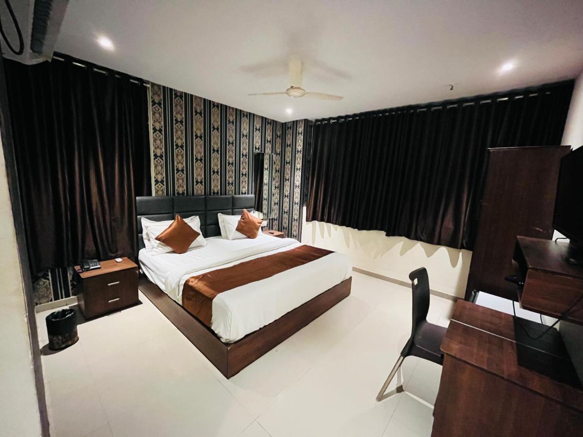Hotel Nova Vesu 苏拉特 外观 照片