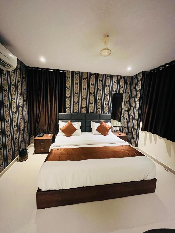 Hotel Nova Vesu 苏拉特 外观 照片